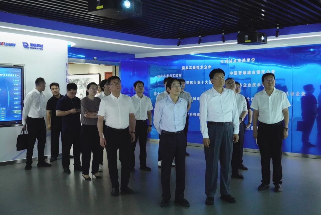 南昌市委副书记、市长高世文调研U乐国际U乐—以AI赋能韧性城市建设情况